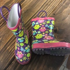Little girl rain boots.